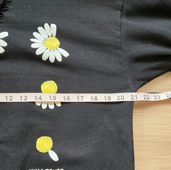 Cold Crush Daisy Love Me Not Black Pullover Sweatshirt - Picture 6 of 8